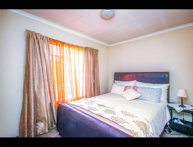 3 BEDROOM SIMPLEX FOR SALE IN FOURWAYS